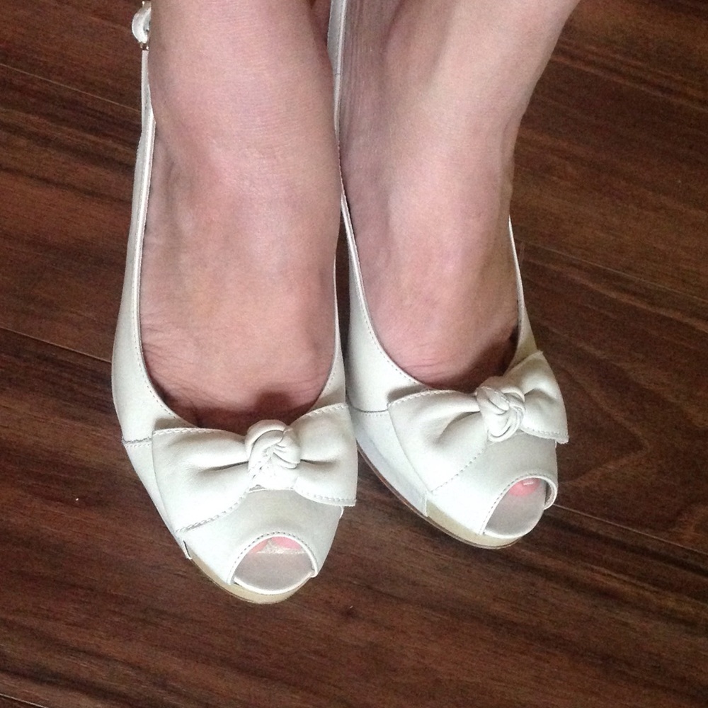 Stuart Weitzman bow leather peep toe shoes
